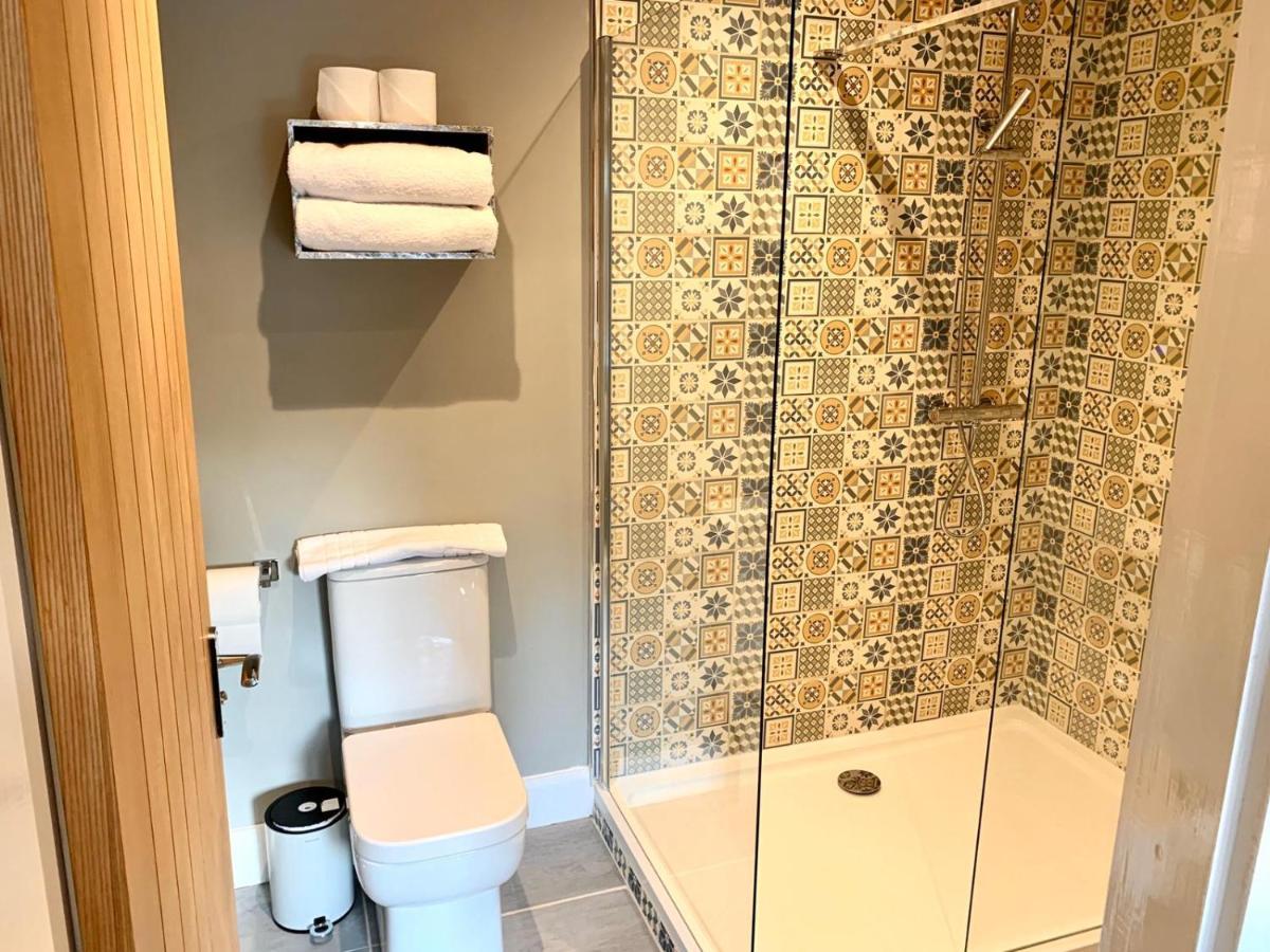 סטראוד Old Fleece Apartments מראה חיצוני תמונה