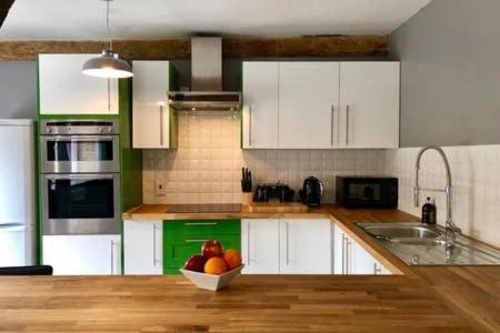 סטראוד Old Fleece Apartments מראה חיצוני תמונה